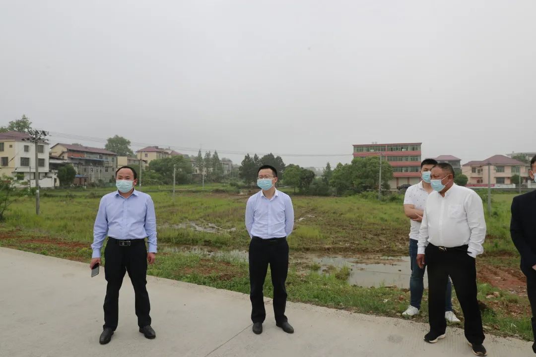 共青城市长调研指导交通项目建设和疫情防控工作